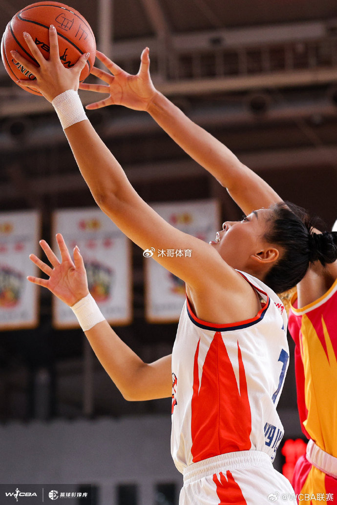 FB体育官方入口-绝境逆袭！四川女篮3-2险胜山西，四年三冠铸就WCBA王朝 李缘斩获FMVP|山西女篮|德怀特·霍华德|奥斯汀|王思雨|翟若云_新浪体育_新浪新闻